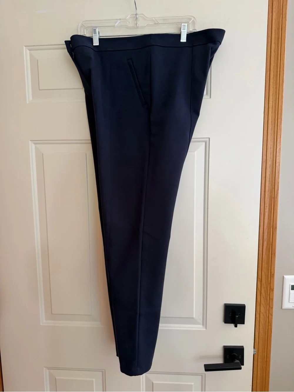 Women’s Tory Burch navy blue Vanner tailored cropped ankle pants. Size 14